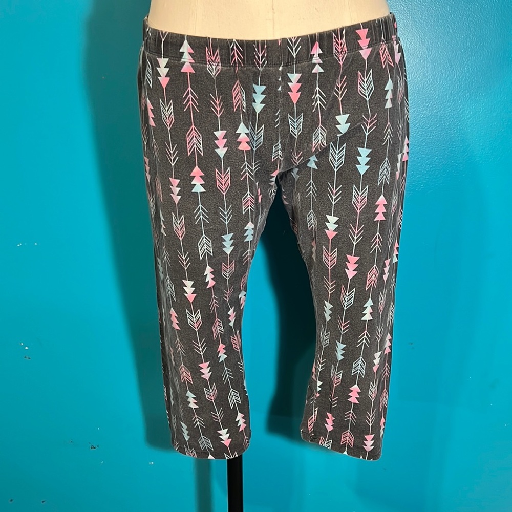 Pink & blue arrow capris
